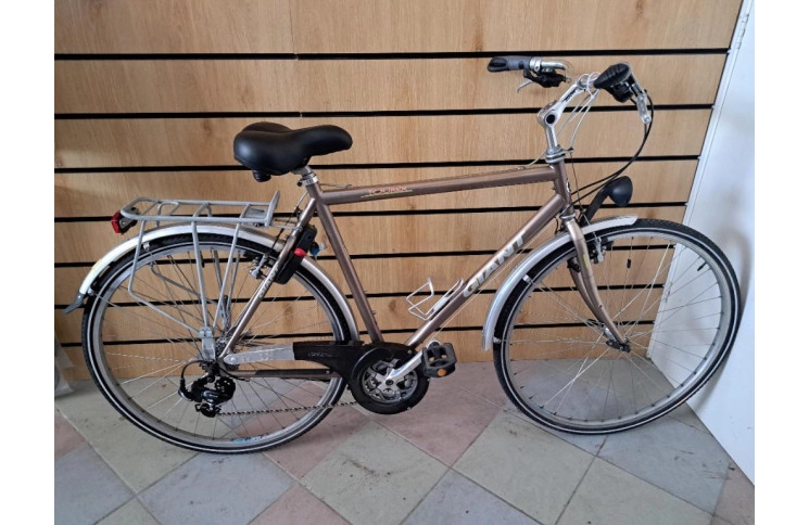 Sporty man's bicycle Giant Tourer